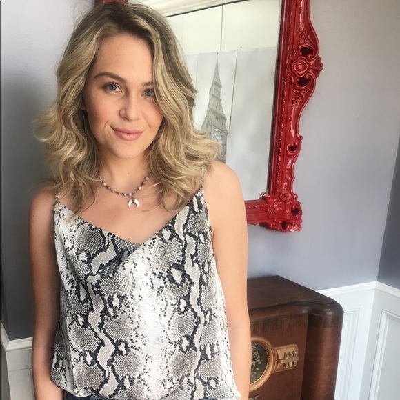 Meet your Posher, Mariah - Picture 2 of 6